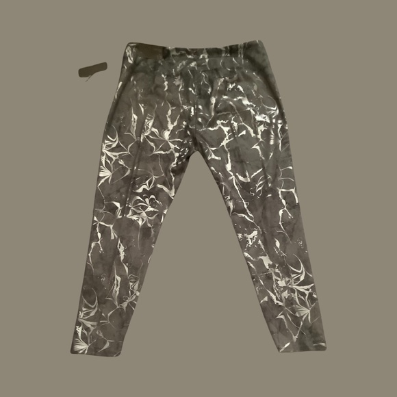 SOFT SURROUNDINGS GREY & SILVER SUPERSLIM ANKLE LEGGINGS - Picture 4 of 6